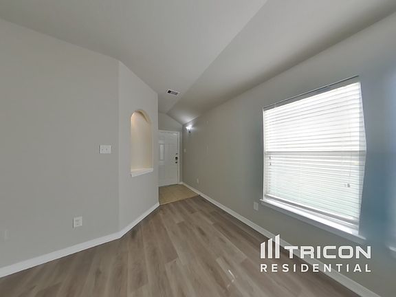 3rd image of 318 Annatto Ln