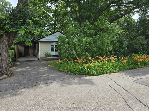 429 Rouge Hills Dr, Toronto, ON M1C 2Z6
