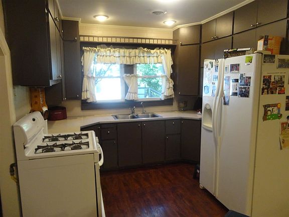 4th image of 916 S 12th St