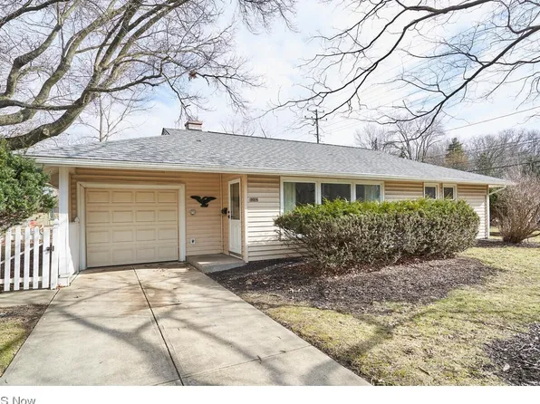 9664 W Ridgewood Dr, Parma Heights, OH 44130