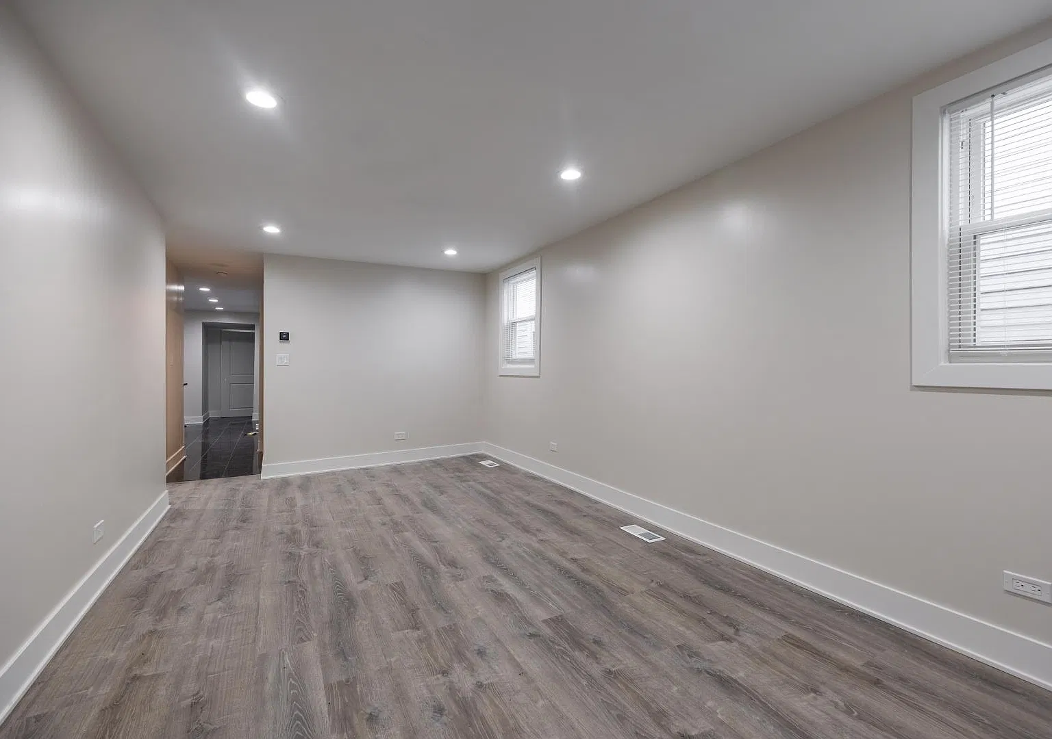 2821 N Campbell Ave — Photo 1