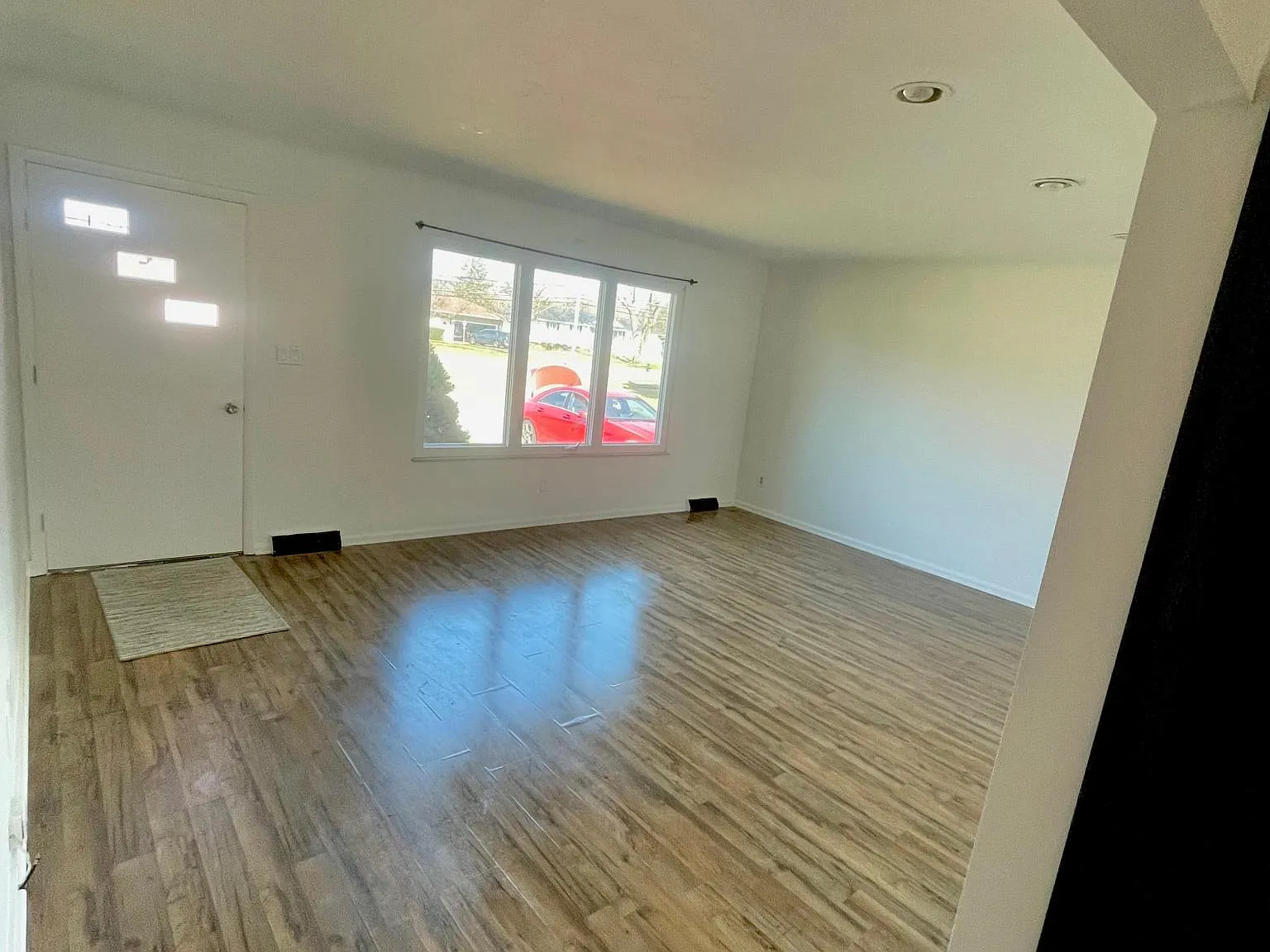 3 bed, 1720 sqft, $2,300 — Photo 4