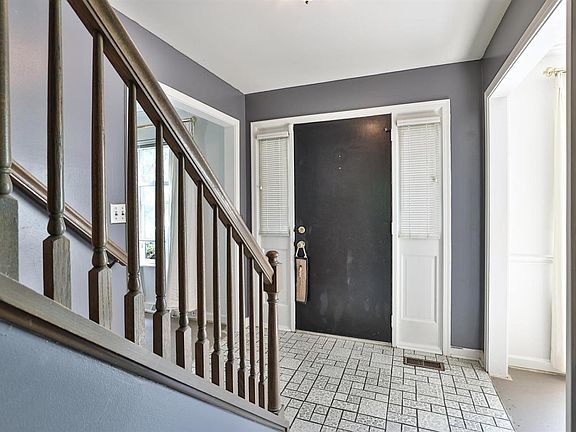 3rd image of 9369 Flemington Dr