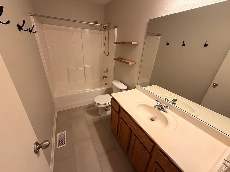 908 Mineral Dr — Photo 19