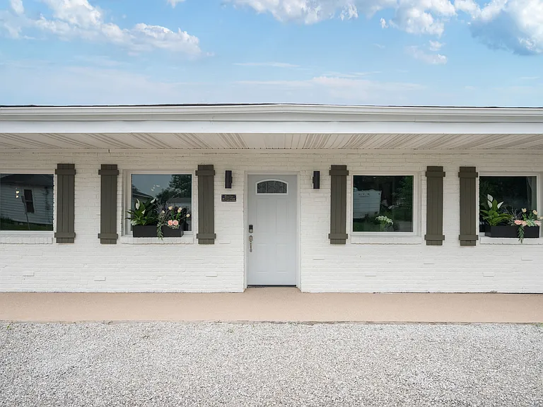 1222 E Vaile Ave — Photo 1