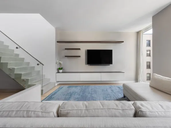 540 West 49th Street PH1N image 2 of 18