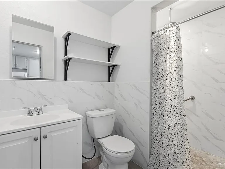 109 Ash St #C — Photo 10