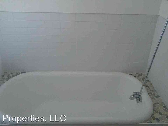 4th image of 915 E Palmetto St #7