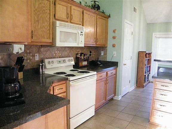 5th image of 128 Caffrey Ct