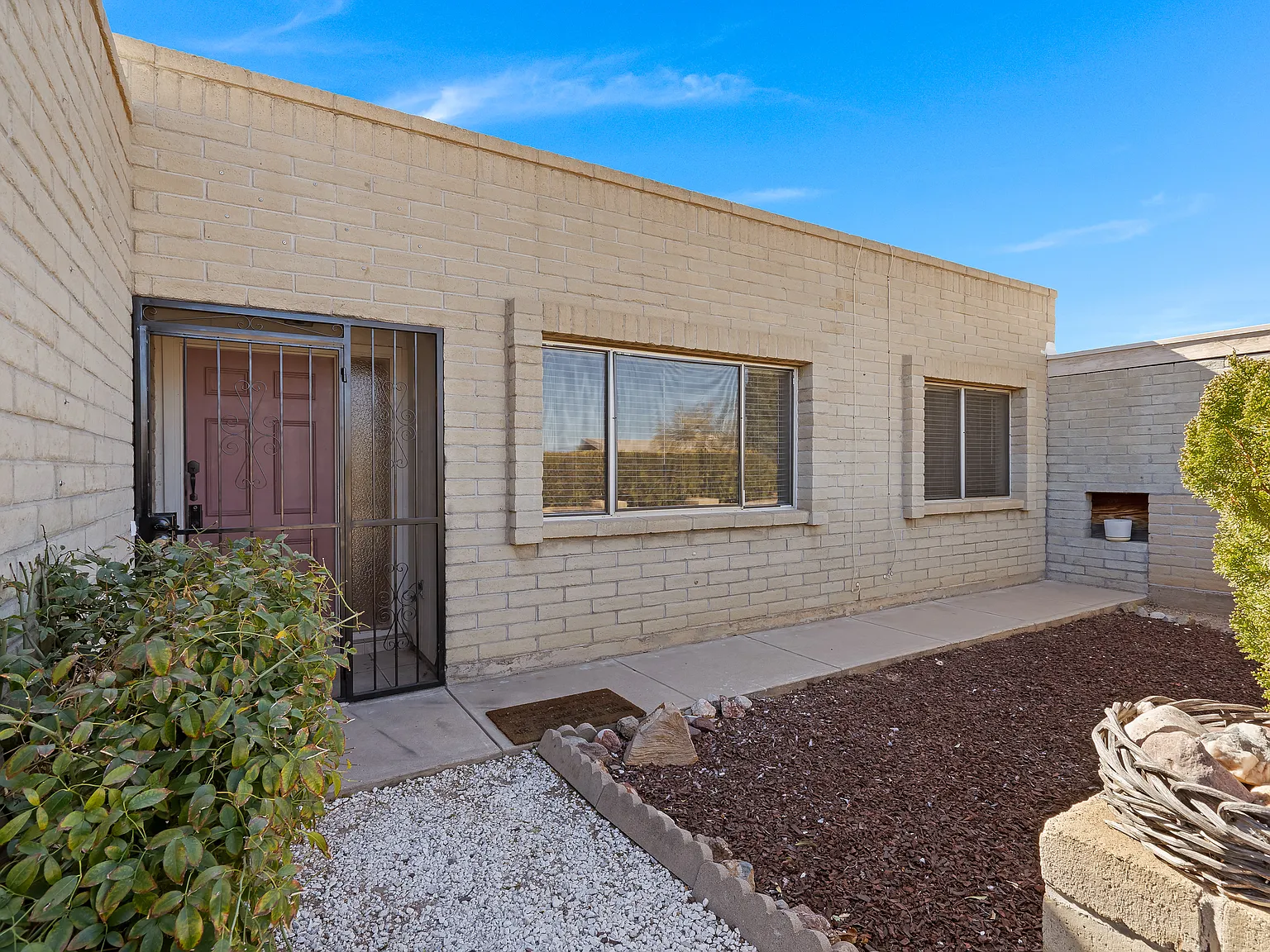4 bed, 2207 sqft, $2,000 — Photo 4