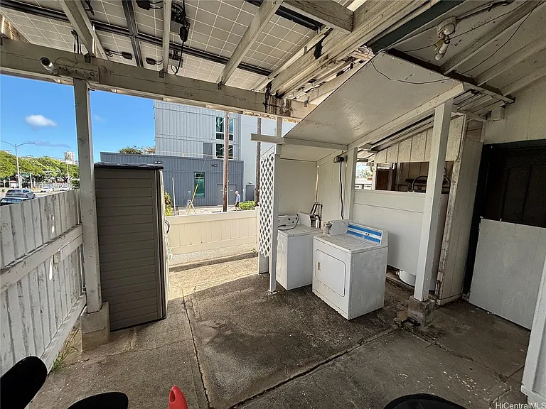 1904 University Ave — Photo 16