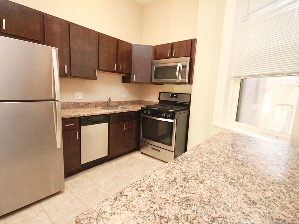 1st image of 424 W Belden Ave APT 1E