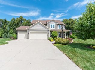 2604 Oak Knoll Dr, Jackson, WI 53037