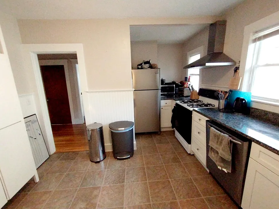 156 W Adams St #2A