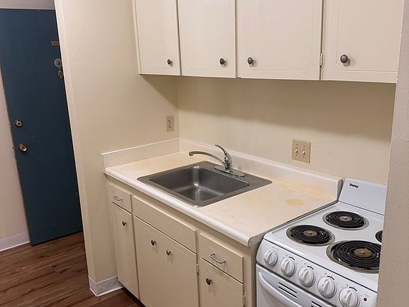5th image of 525 Bellevue Ave E APT 202