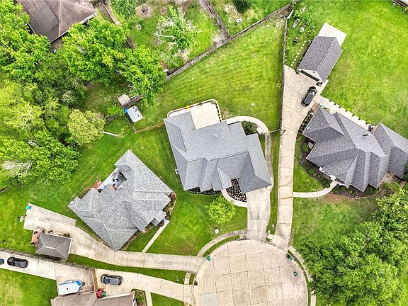 4th image of 312 Annette Dr