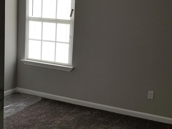 5th image of 5709 Humbert Ave