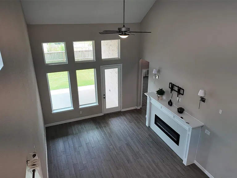 360 Mallorn Ln — Photo 23