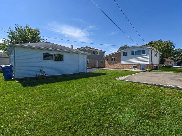 669 N Indiana St — Photo 2