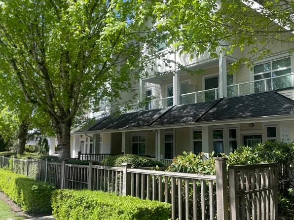 6965 Hastings St #14, Burnaby, BC V5B 1S9