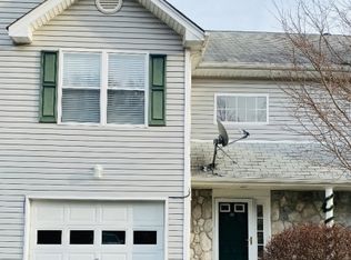 11 Beechmont Ter, Hamburg, NJ 07419
