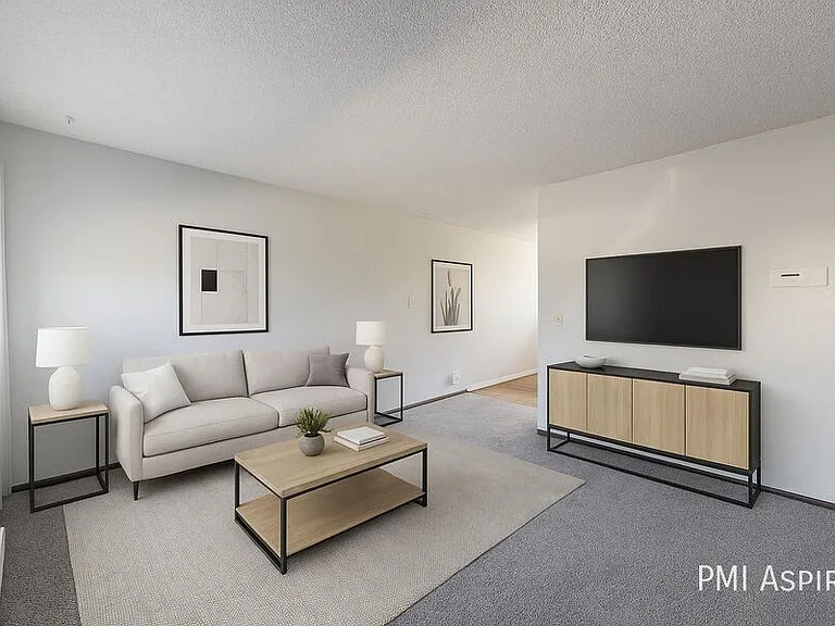 2024-2026 Lincoln St #2026 — Photo 4