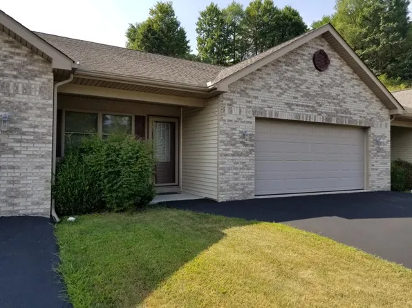 215 McCracken Run Rd APT B, Du Bois, PA 15801