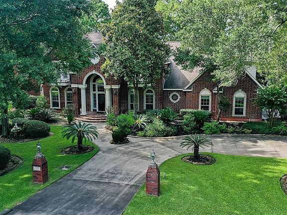 Another view of front of this beautiful home!