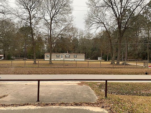 4th image of 279 Blue Lake Dr