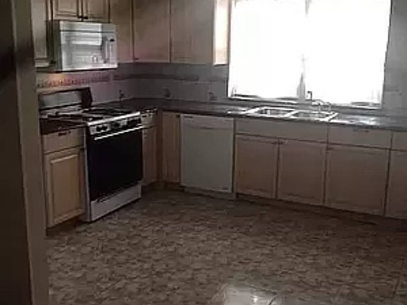 2nd image of 410 Beach 22nd St
