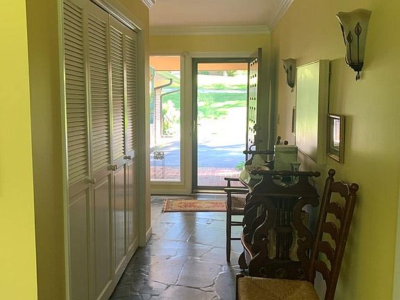 5th image of 696 Dogwood Ln
