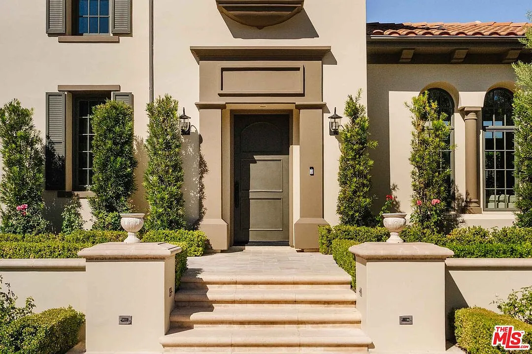 5 bed, 5.5 bath, 5968 sqft, $24,995 — Photo 2