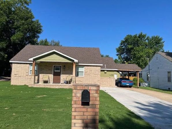 1615 Hillcrest Dr