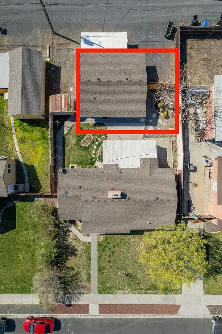 1032 W Cascade Ave — Photo 2