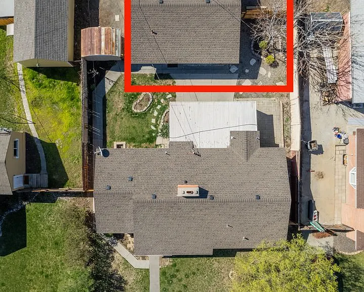 1032 W Cascade Ave — Photo 2