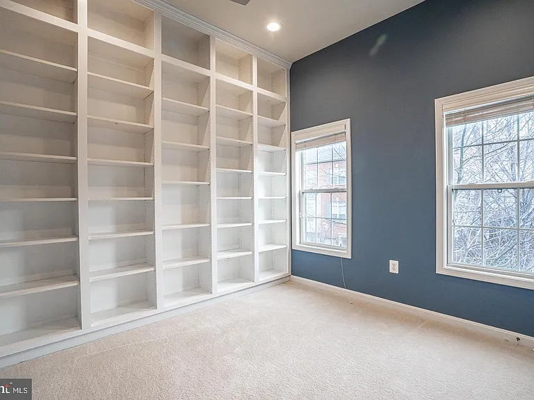 437 Clayton Ln — Photo 19