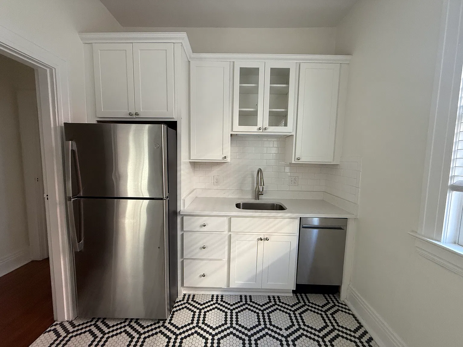 111 S Ashland Ave — Photo 3