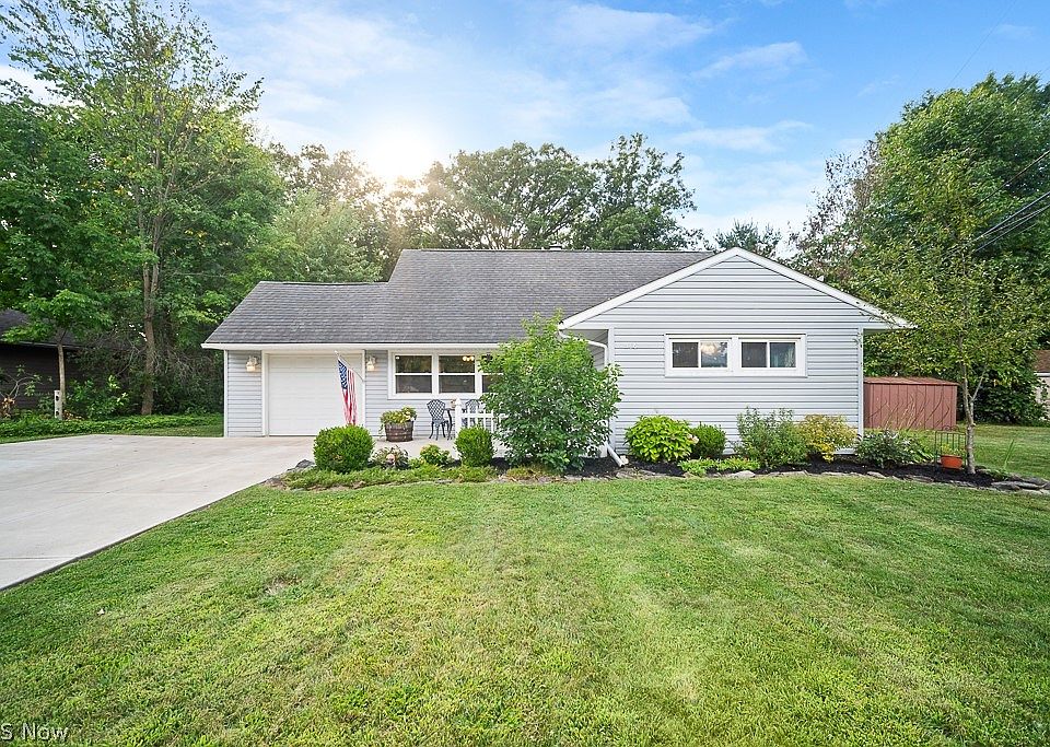 1st image of 546 Woodmere Dr