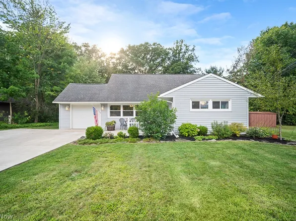 546 Woodmere Dr, Berea, OH 44017