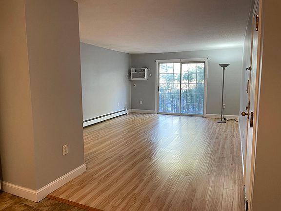 5th image of 2 Autumn Leaf Dr APT 22