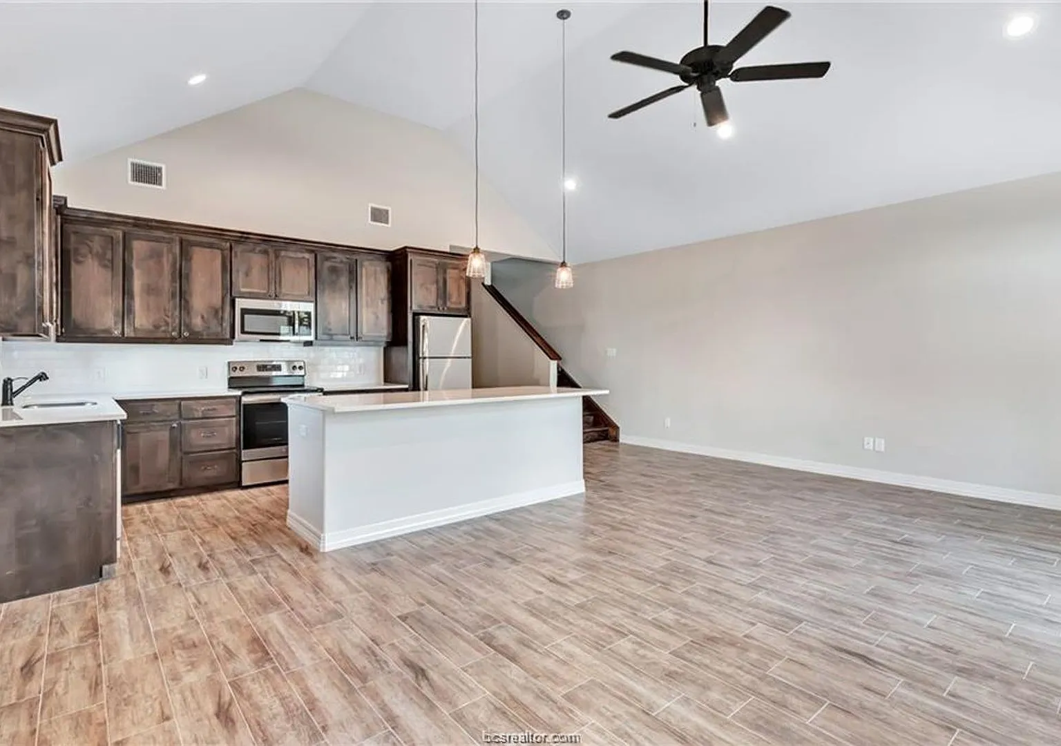 1020 Foster Avenue — Photo 4