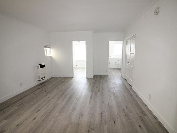 2nd image of 5936 Melrose Ave APT 6