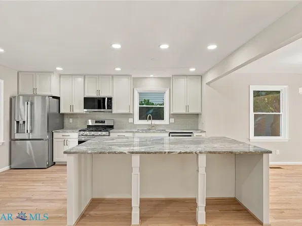 8 Heatherfield Ct #8, Kilmarnock, VA 22482