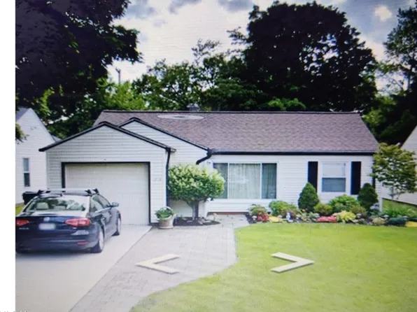 1316 Eastwood Ave, Mayfield Heights, OH 44124