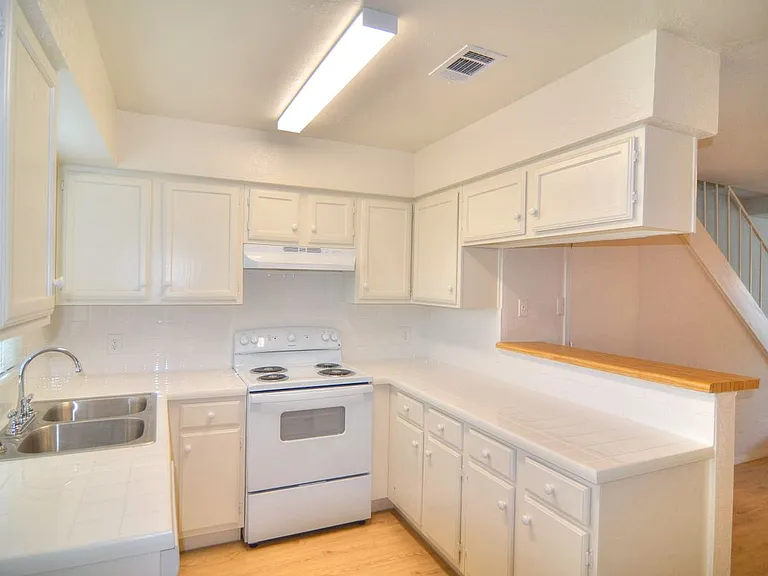 2194 Aspen Dr — Photo 4