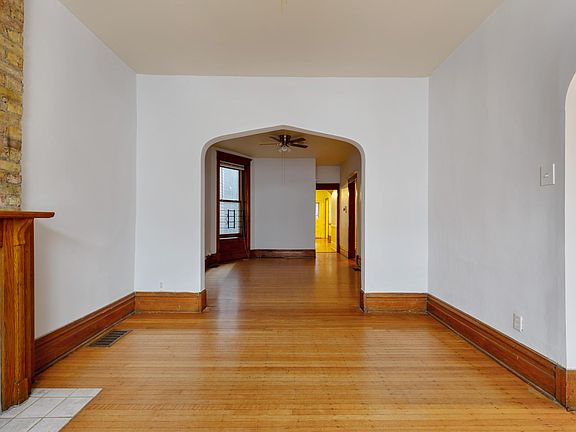 5th image of 3510 N Sheffield Ave APT 1