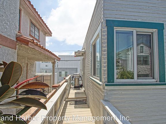 5th image of 528 S Catalina Ave #C