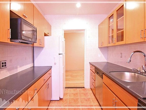 4th image of 63-85 Woodhaven Blvd #6A