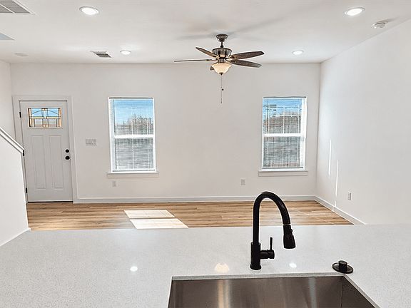 5th image of 1052 N Ln #B