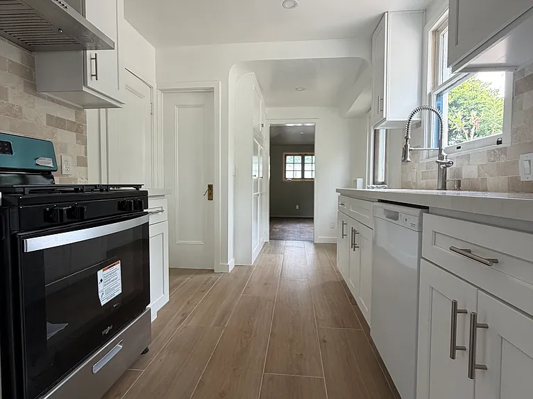 573 S Berkeley Ave — Photo 11